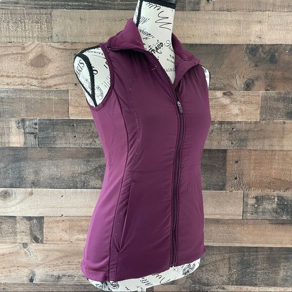 Lululemon Run For Cold Vest Plum Size 2 - Picture 4 of 15